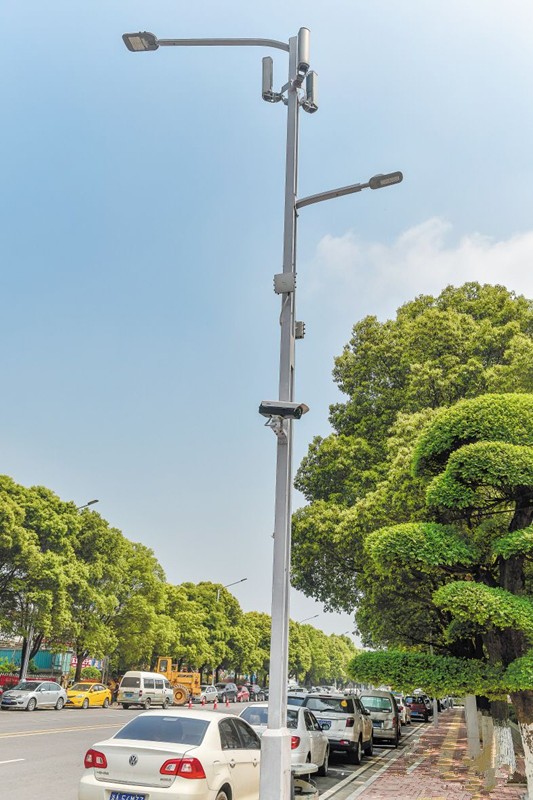 湖南首條“智慧炤(zhao)明(ming)路”亮相長(zhang)沙隆平(ping)高科技園