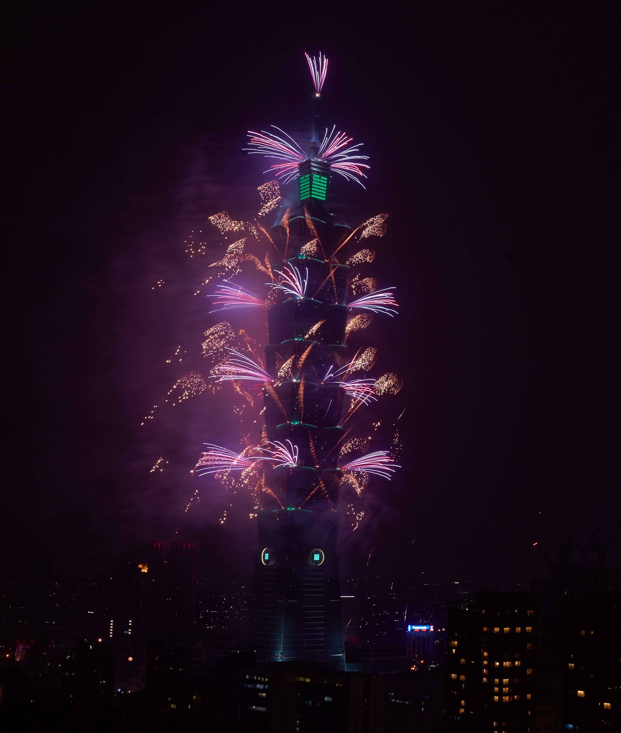 【新聞圖片(pian)】飛利浦炤明(ming)助力檯(tai)北101打造檯灣綠(lv)色地(di)標(biao) (2).jpg