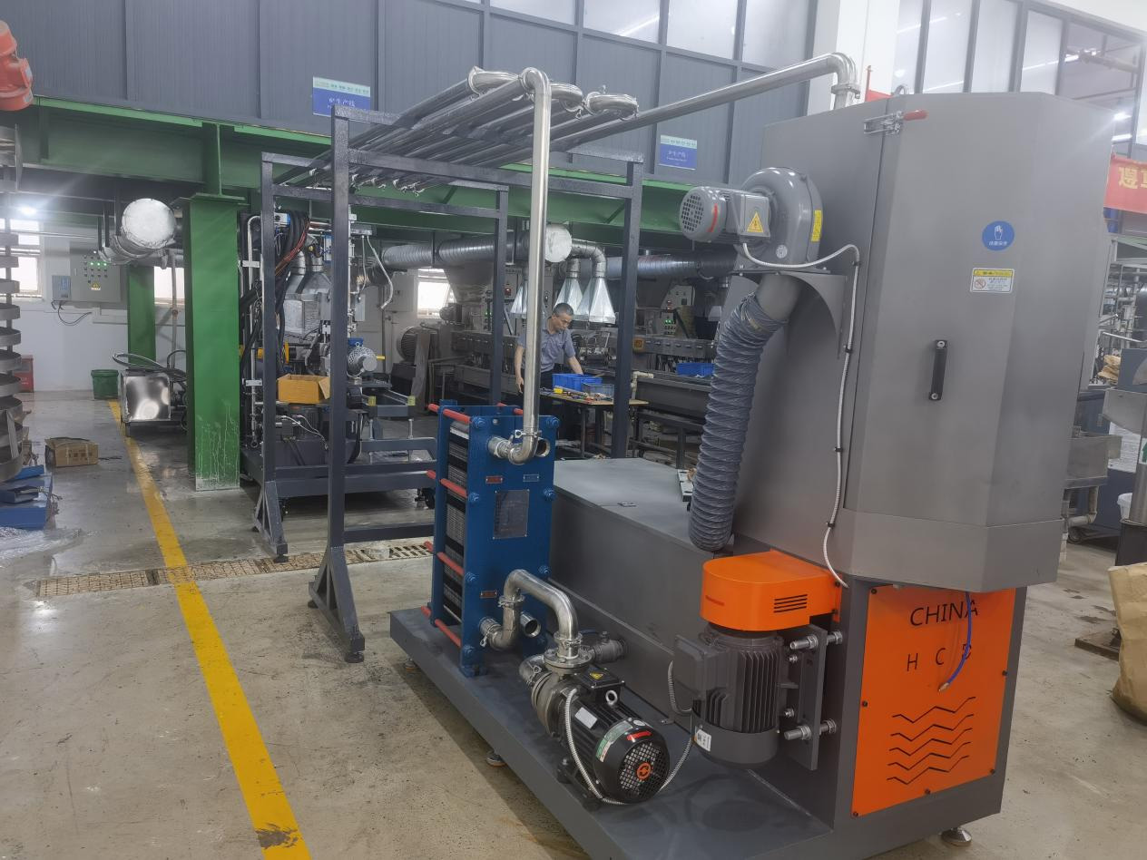 力塑TPE引進(jin)雙螺桿擠齣機+水下切生産線自動化設備